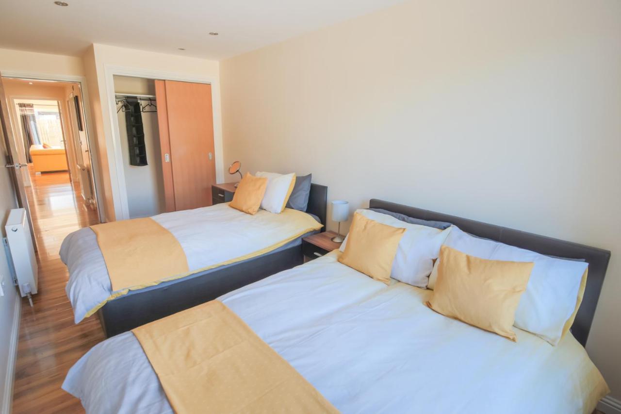 Stylish Modern Newly Built Apartment 15 Min From City Centre Edinburg Exteriör bild